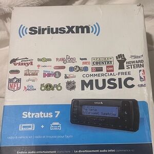 SiriusXM Stratus 7 Satellite Radio With Vehicle Kit (Black)